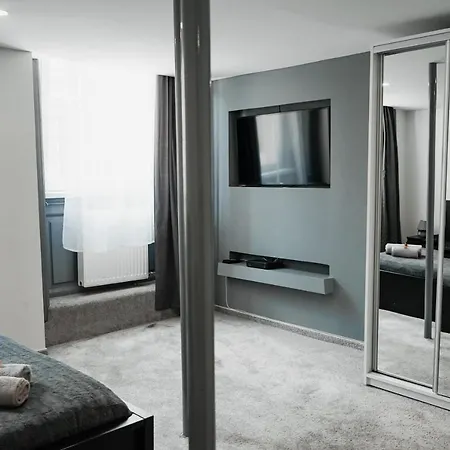 Luxury Apartment *